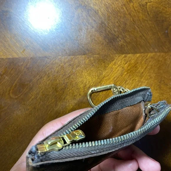 Louis Vuitton keychain with pouch. - Picture 7 of 7